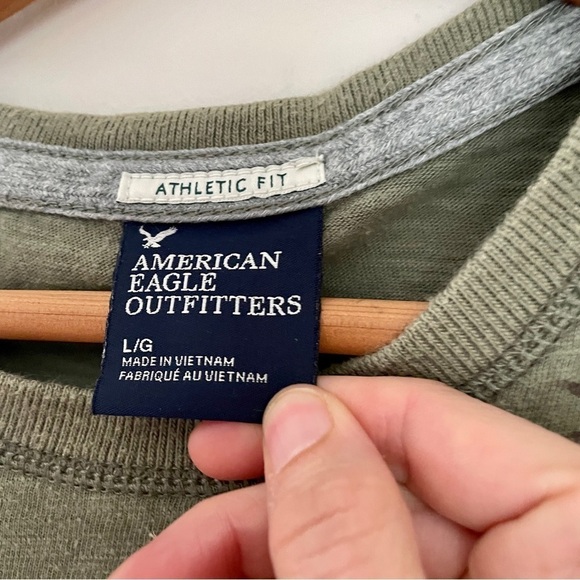🎯3/$10 American Eagle Outfitters Graphic Tee Olive Green Athletic Fit Large - Picture 3 of 6